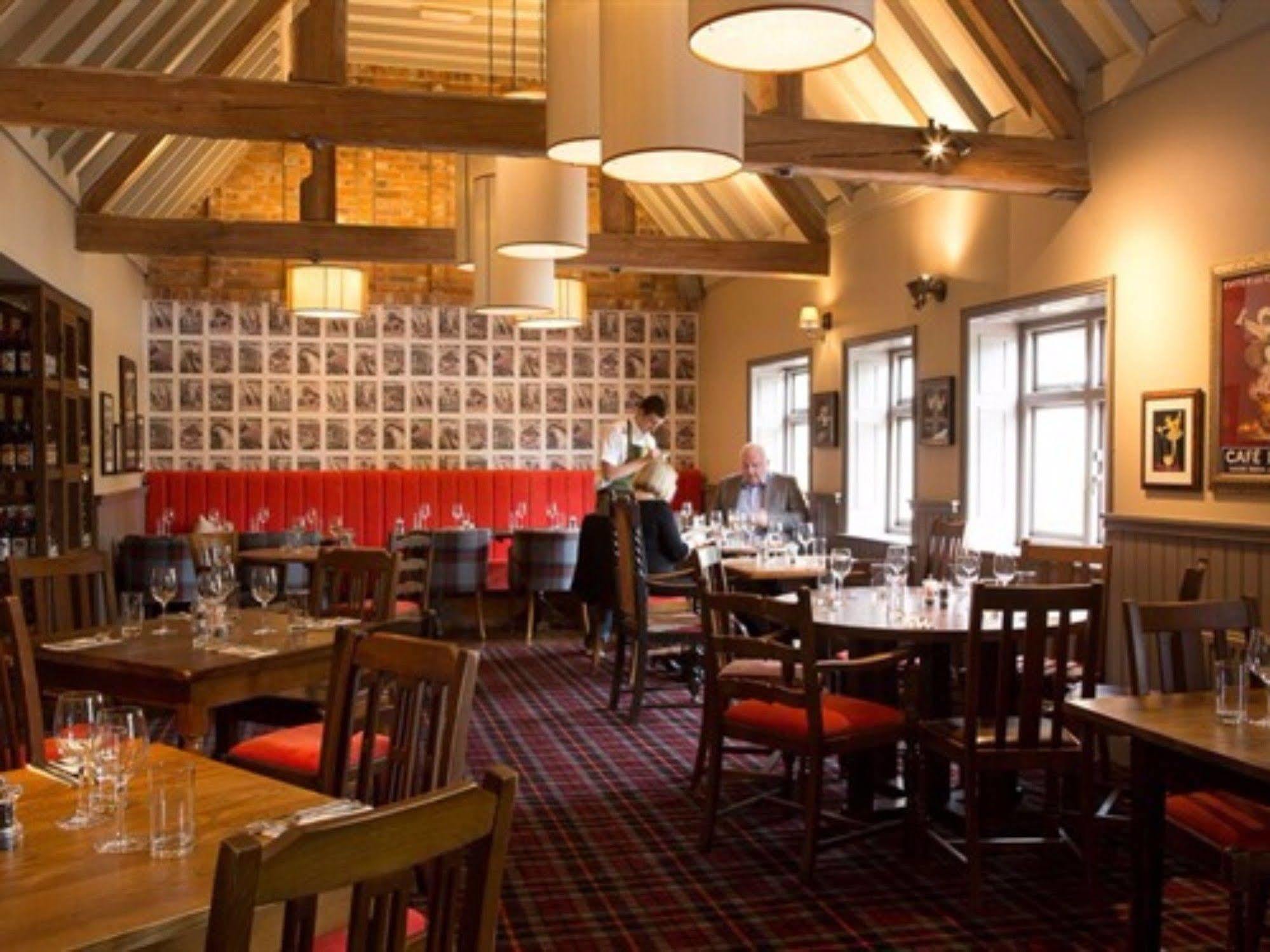 Готель The Carnarvon Arms Ньюбері Екстер'єр фото